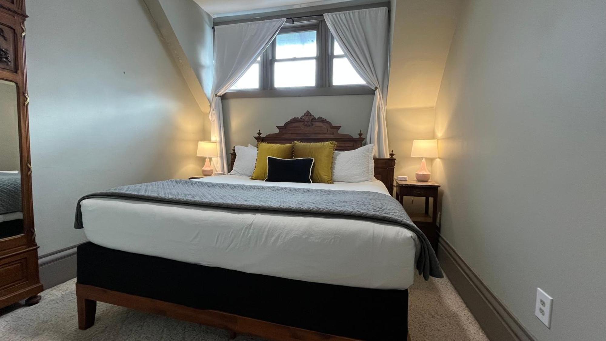 Stone Gables Inn คลีฟแลนด์ ภายนอก รูปภาพ