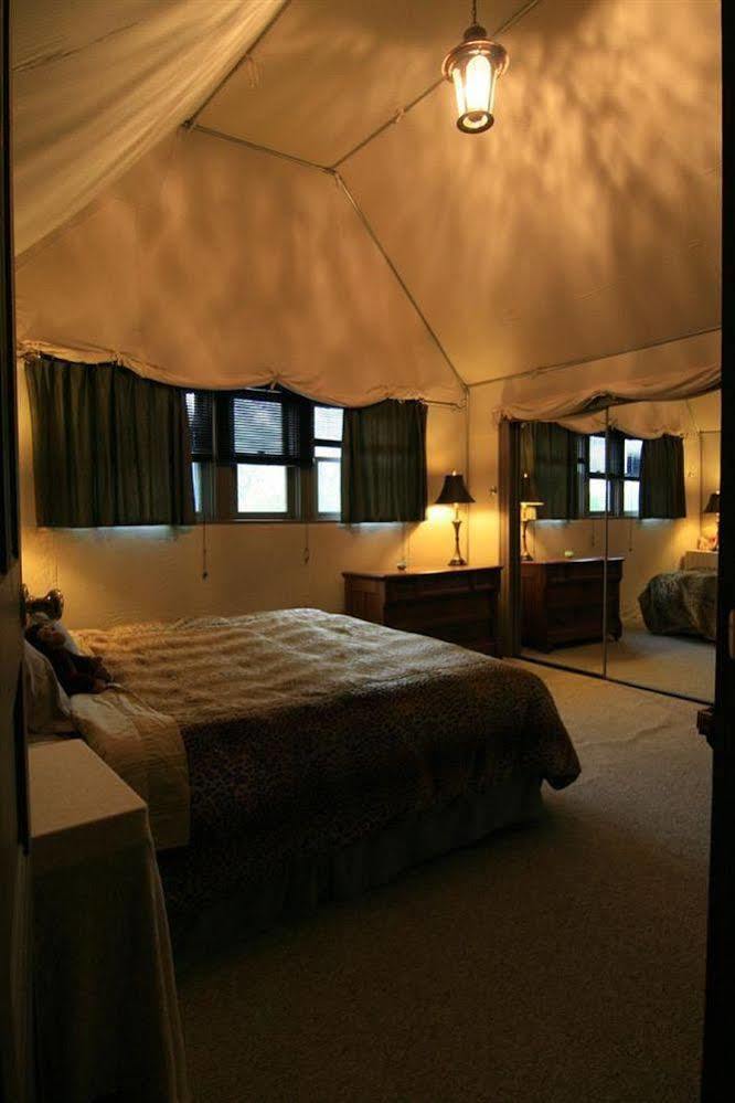 Stone Gables Inn คลีฟแลนด์ ภายนอก รูปภาพ